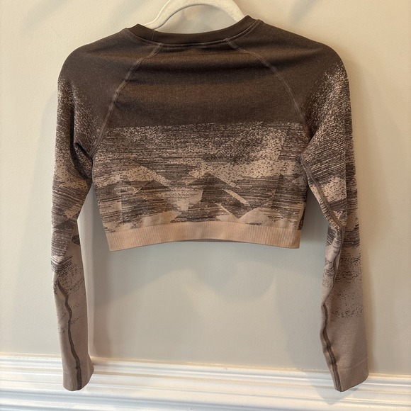 Gymshark Vital Seamless Long Sleeve Crop Top In Taupe Size Medium Women Workout - Picture 4 of 4